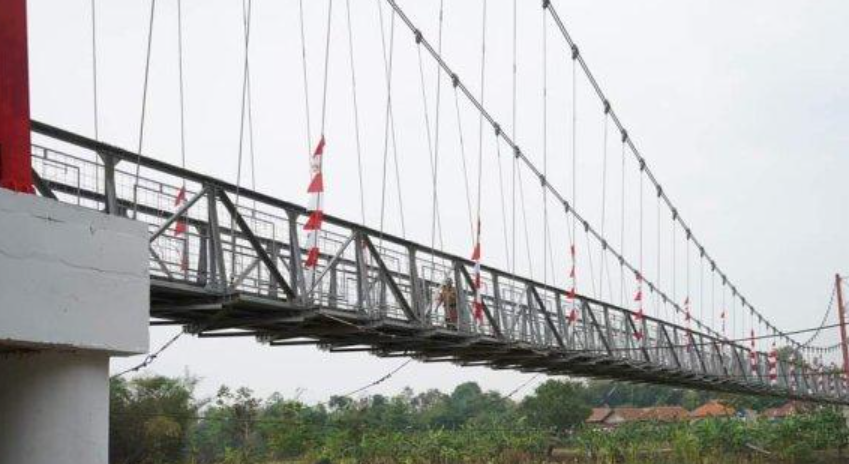 Potret Jembatan Gantung Baleraja di Indramayu Senilai Rp 10,27 Miliar yang Baru Saja Diresmikan   Artikel ini telah tayang di TribunJabar.id dengan judul Potret Jembatan Gantung Baleraja di Indramayu Senilai Rp 10,27 Miliar yang Baru Saja Diresmikan